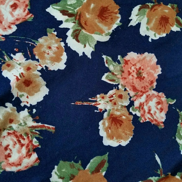 ❌SOLD❌ Navy Floral Mini (M) - Picture 4 of 5
